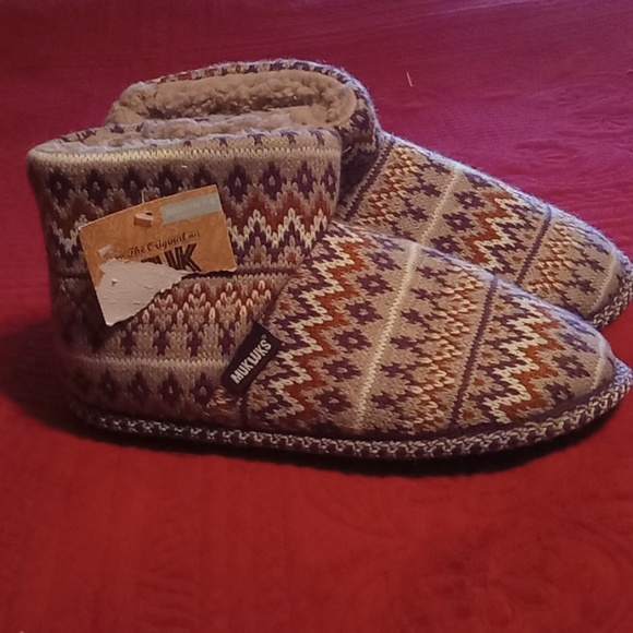 Muk Luks slippers - Picture 2 of 4